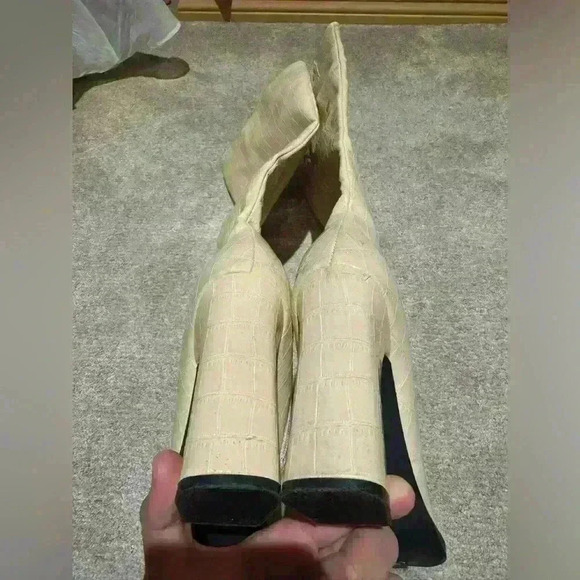 Princess Polly MERCURY BOOTS ECRU size 8 - Picture 4 of 7